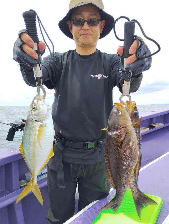 シマアジ