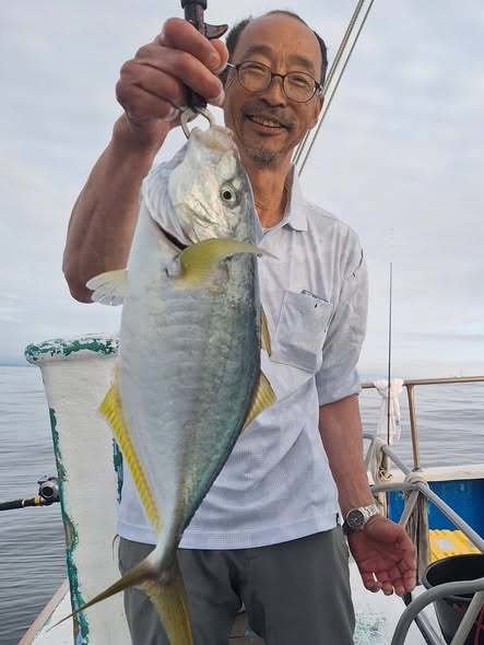 シマアジ