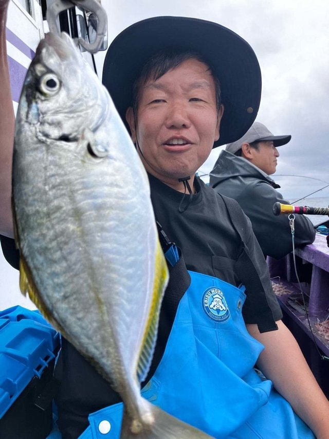 シマアジ