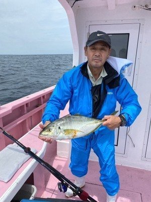 シマアジ