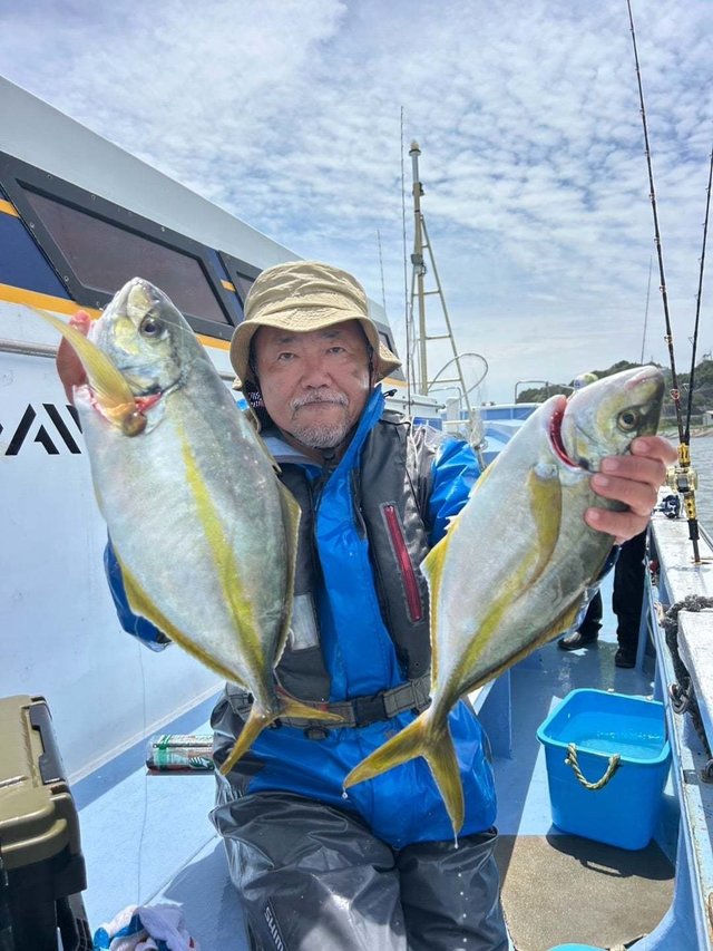 シマアジ