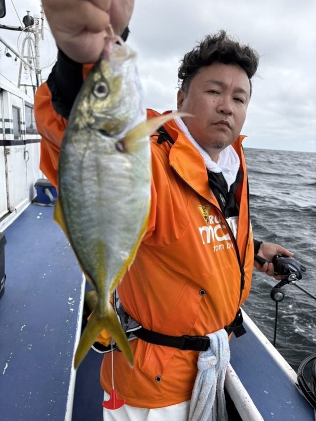 シマアジ