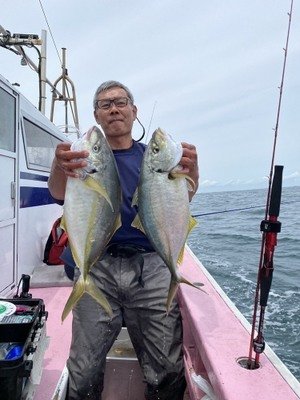 シマアジ