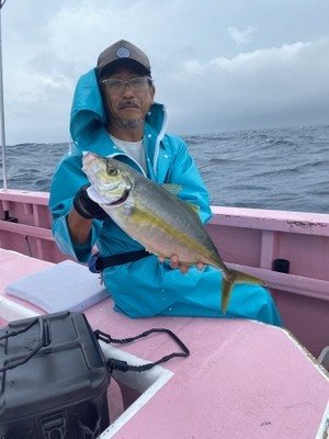 シマアジ