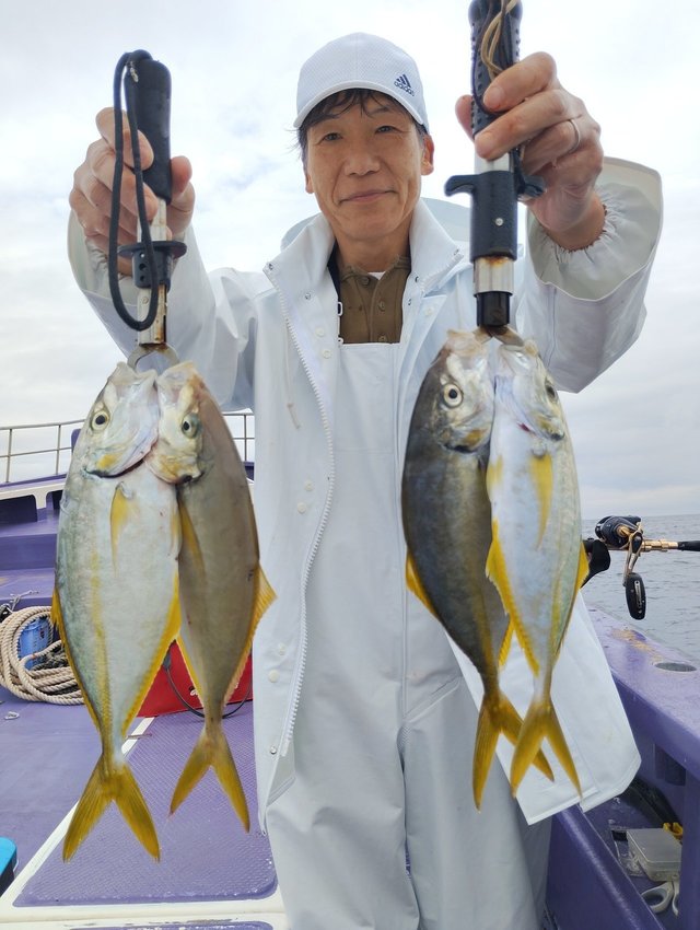 シマアジ