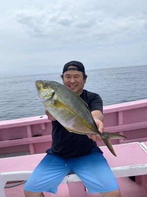 シマアジ
