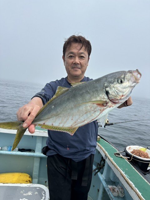 シマアジ