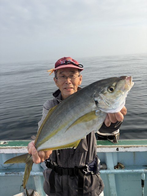 シマアジ
