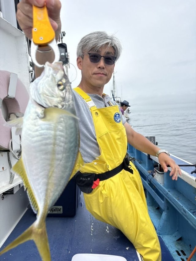 シマアジ