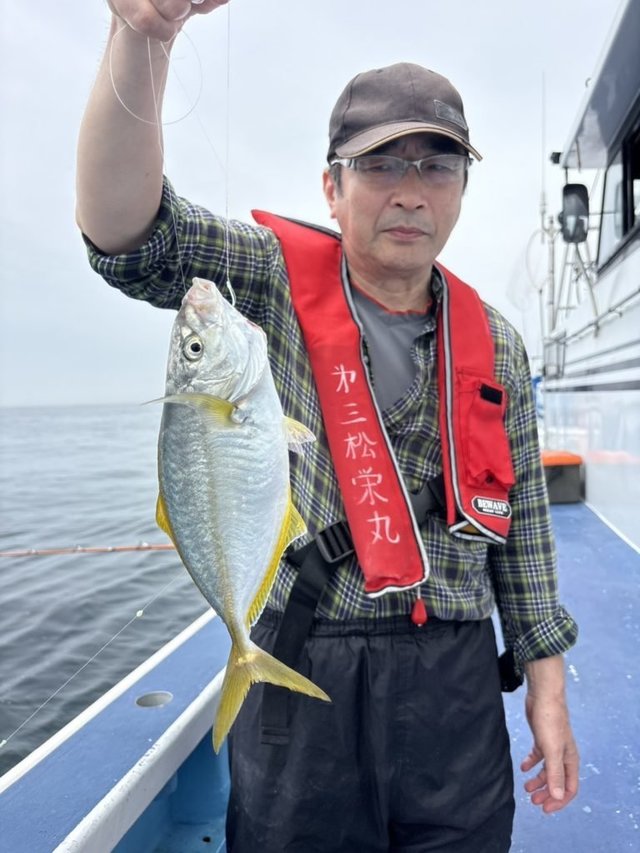シマアジ