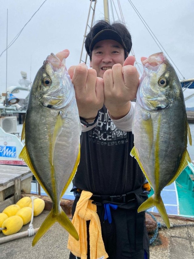 シマアジ