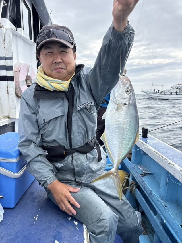 シマアジ