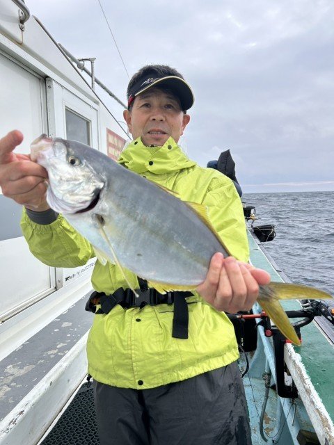 シマアジ