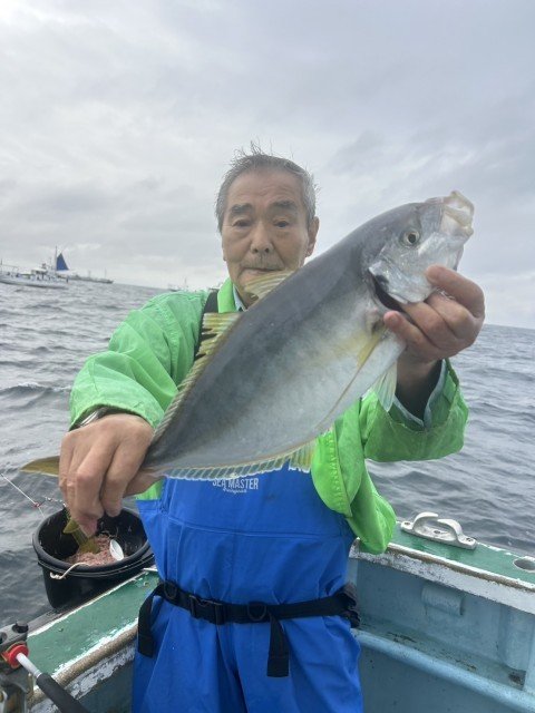 シマアジ
