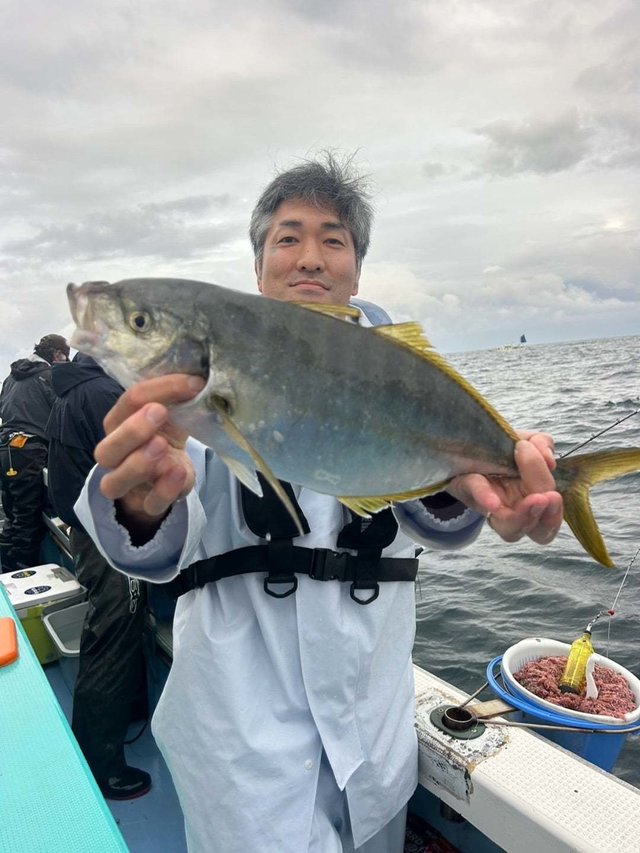 シマアジ