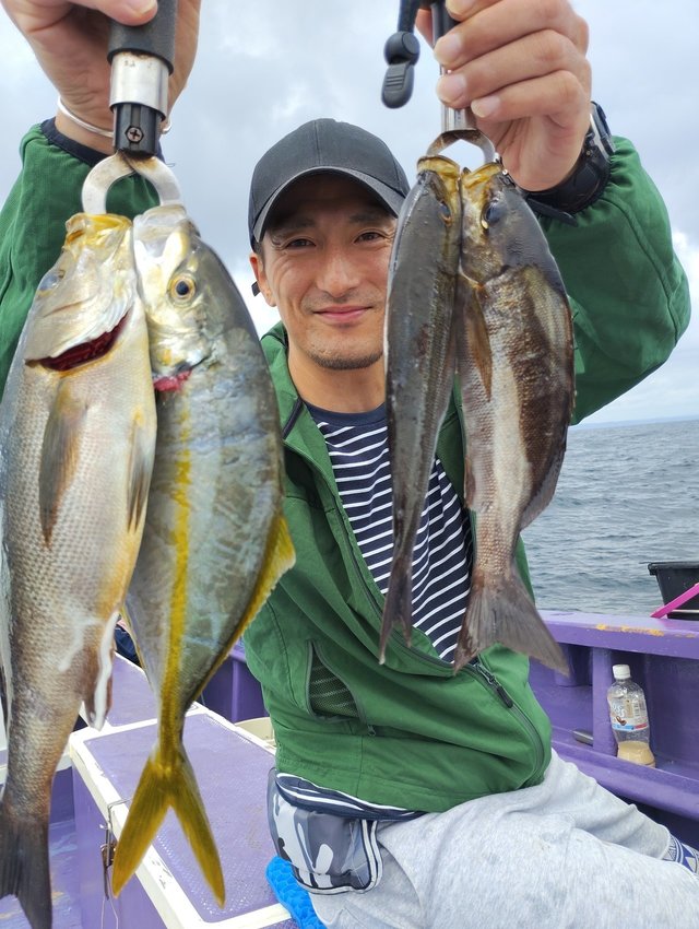 シマアジ