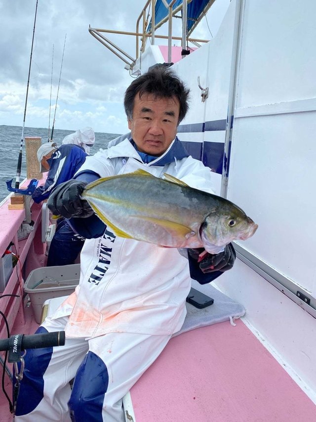 シマアジ