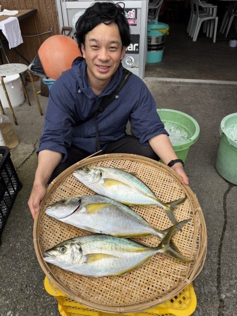 シマアジ