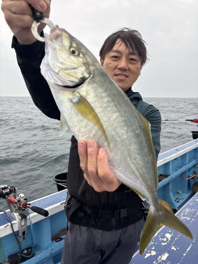 シマアジ