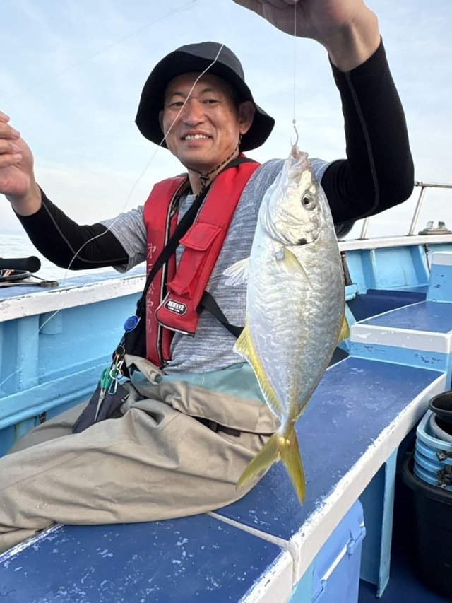 シマアジ