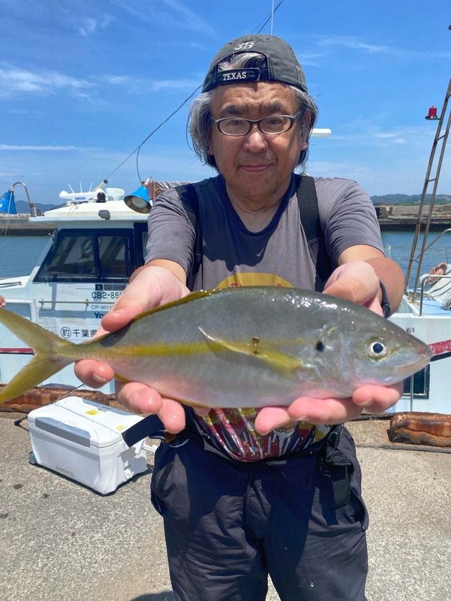 シマアジ