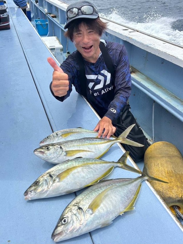 シマアジ