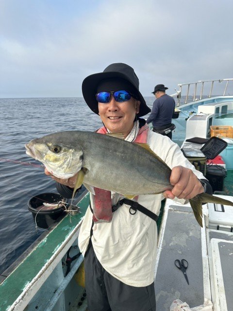 シマアジ