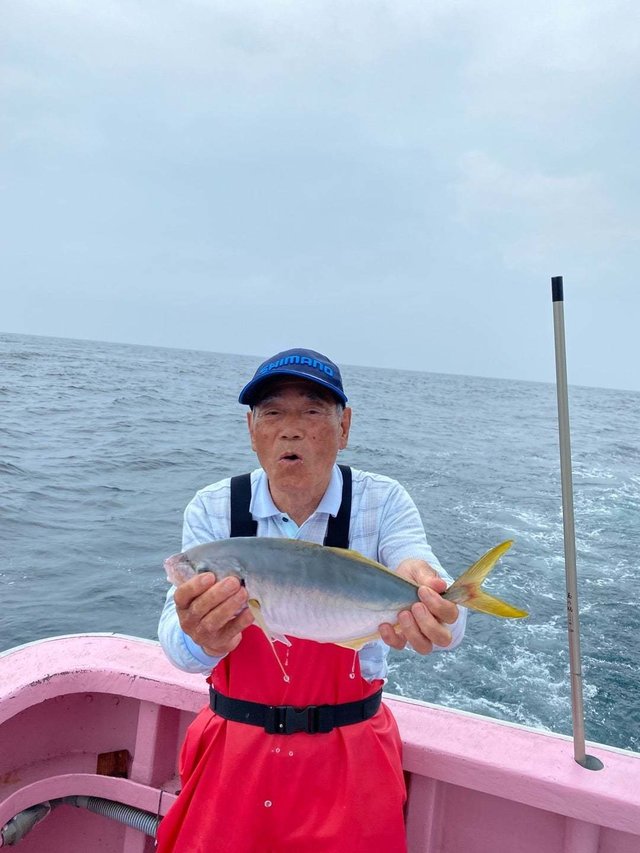 シマアジ
