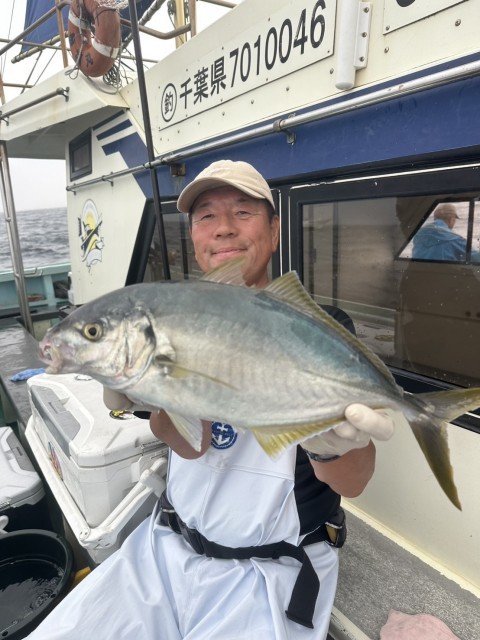 シマアジ