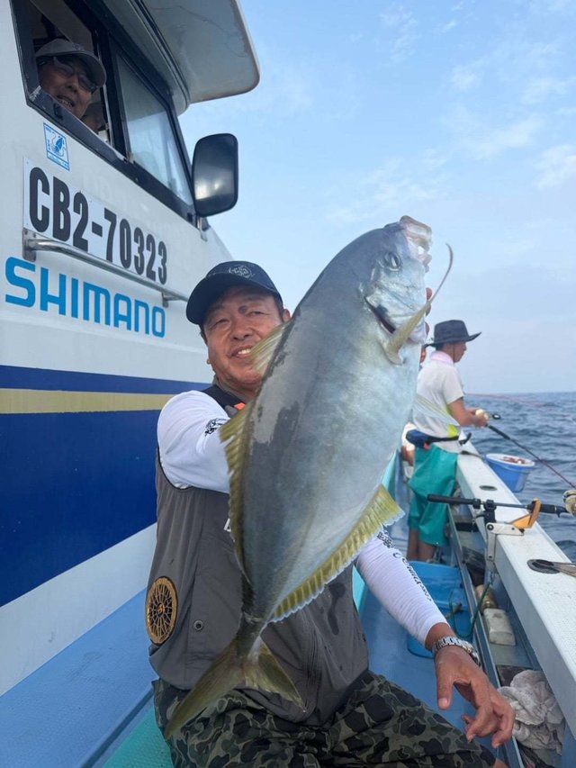 シマアジ