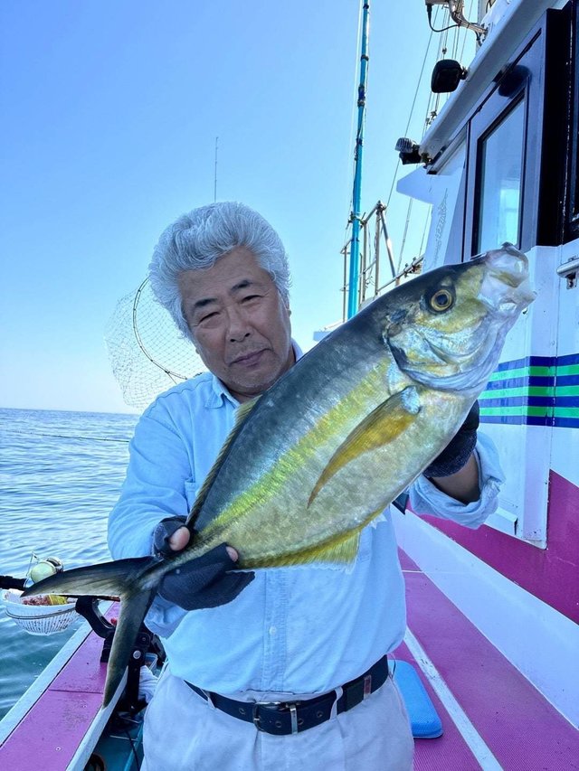 シマアジ