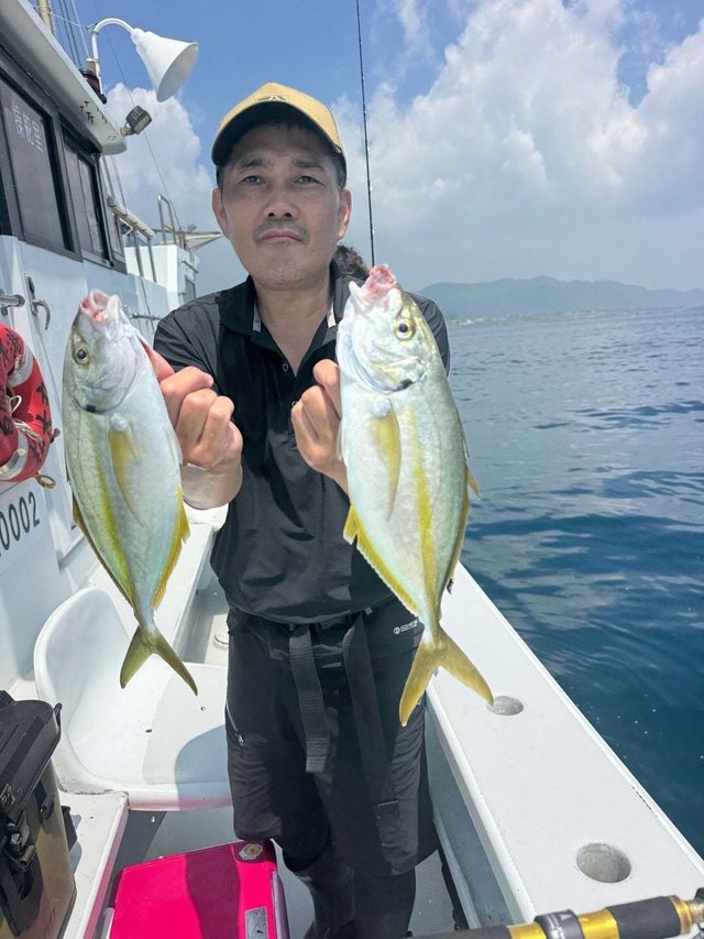 シマアジ