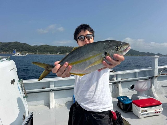 シマアジ