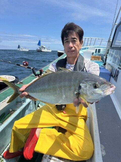 シマアジ