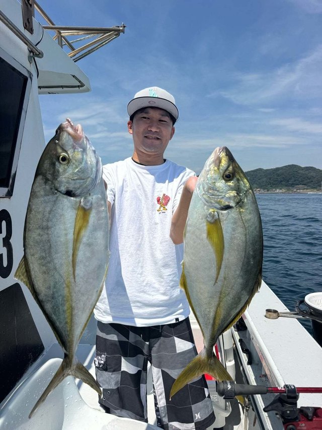 シマアジ