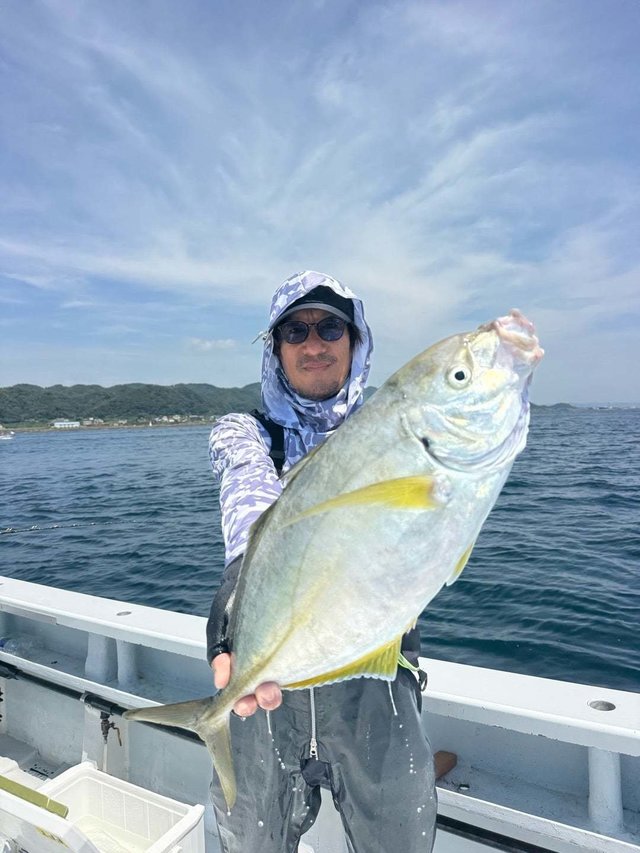 シマアジ