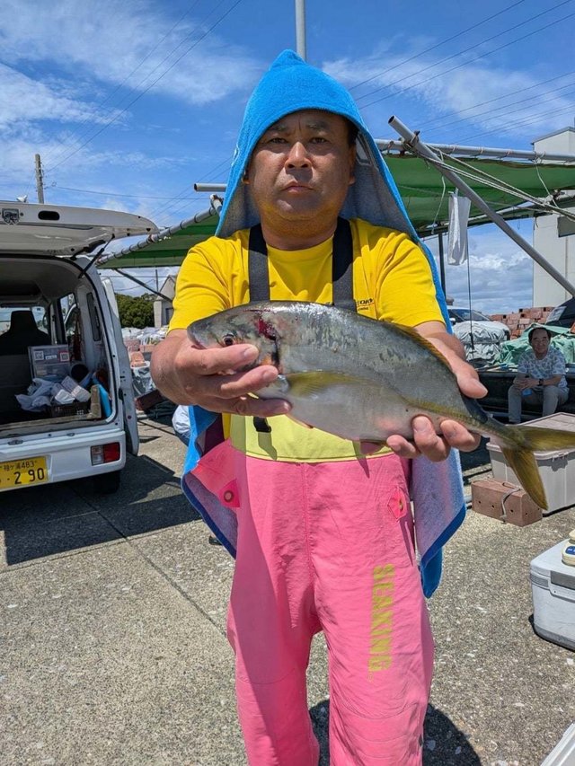 シマアジ