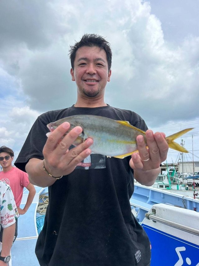 シマアジ