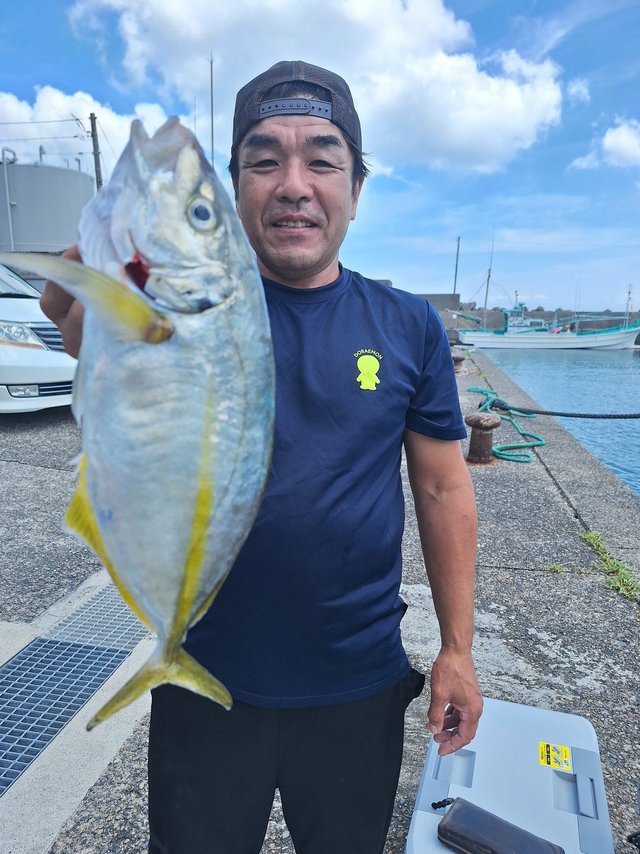 シマアジ