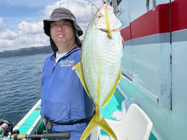 シマアジ