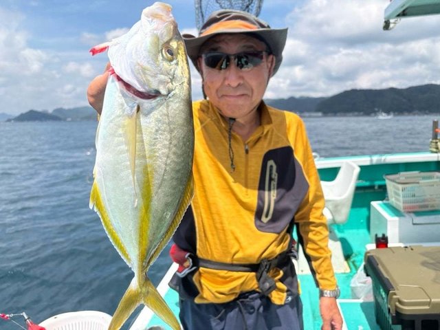 シマアジ
