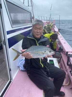 シマアジ