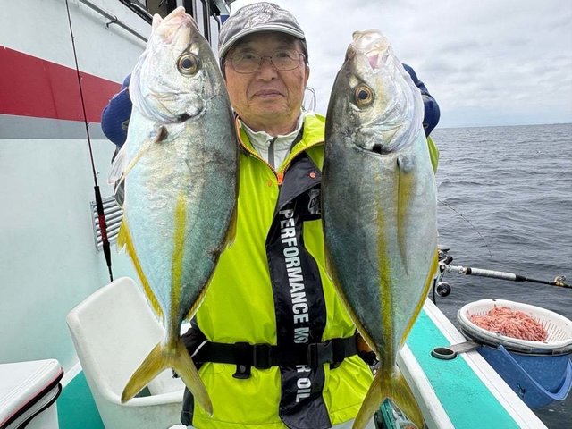 シマアジ