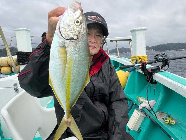 シマアジ