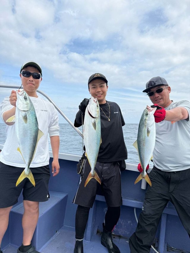 イナダ(ブリ)