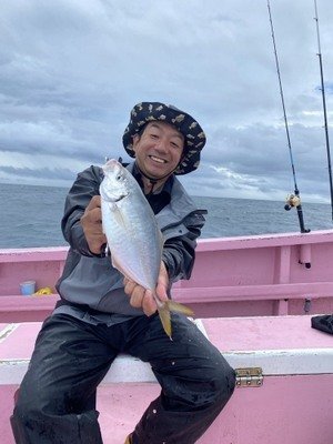 シマアジ