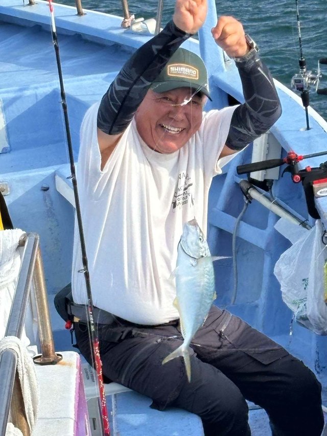 シマアジ