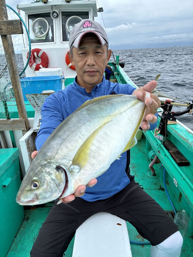 シマアジ