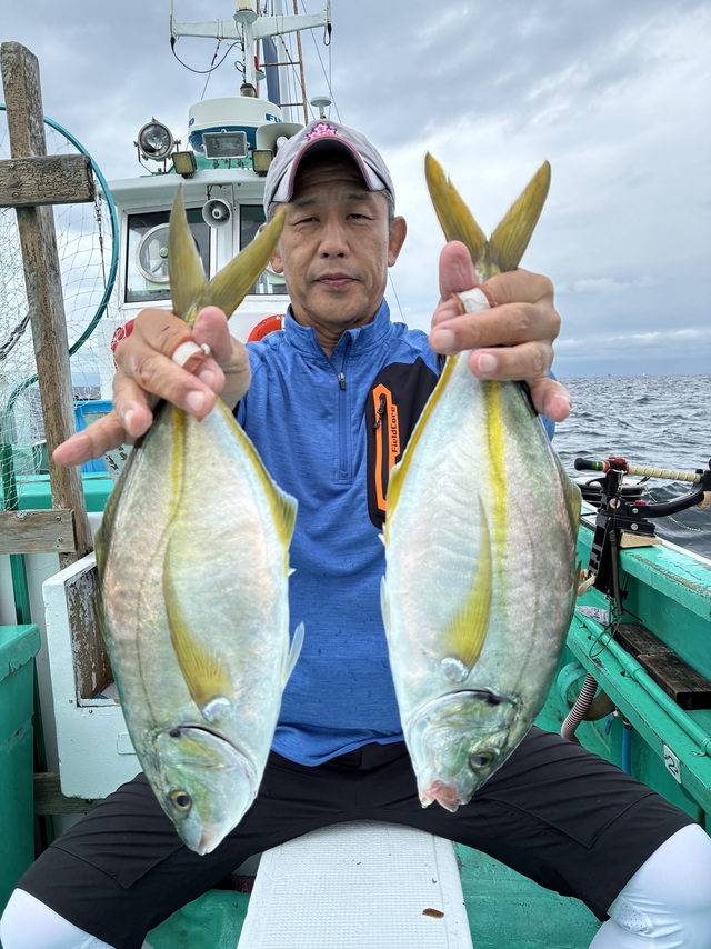シマアジ