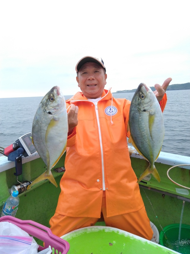 シマアジ